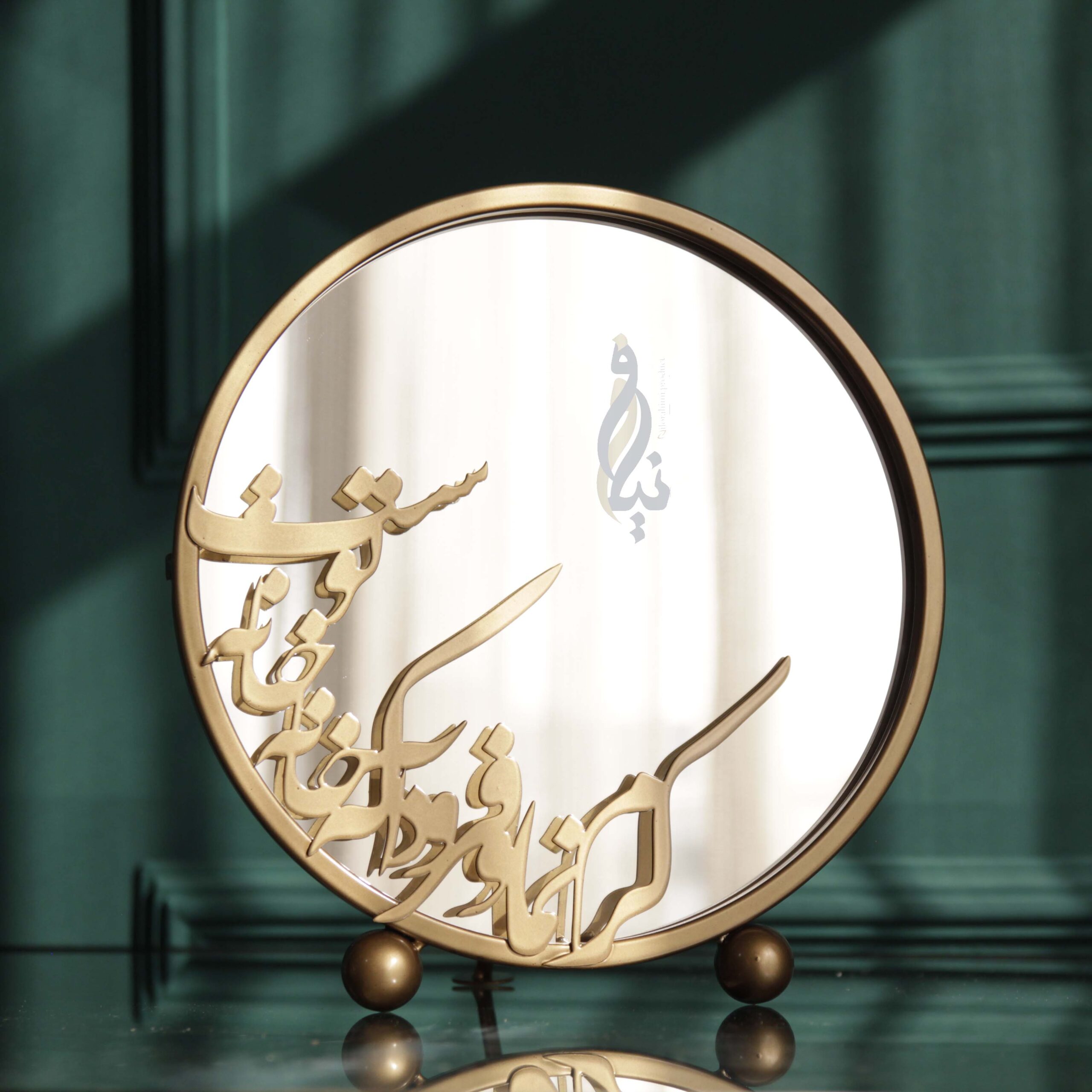 آینه پایه فلزی مدل کرم نما